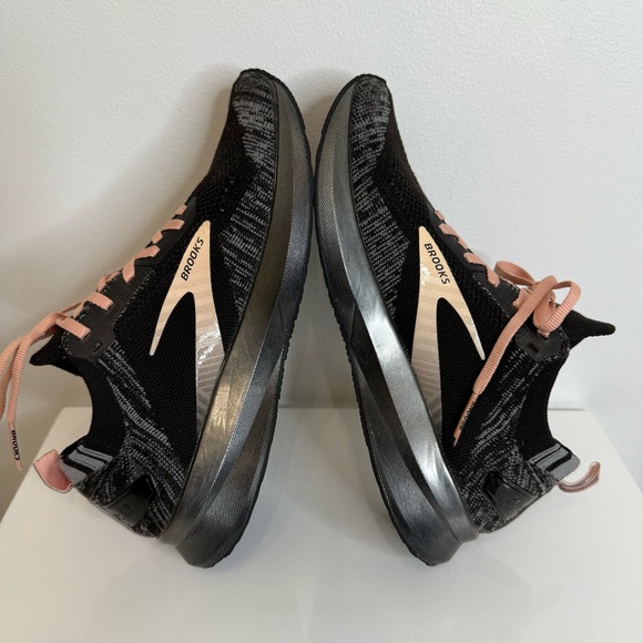Brooks Levitate 4.0 Sneaker Black Pink Women’s Size 8 - Picture 5 of 10